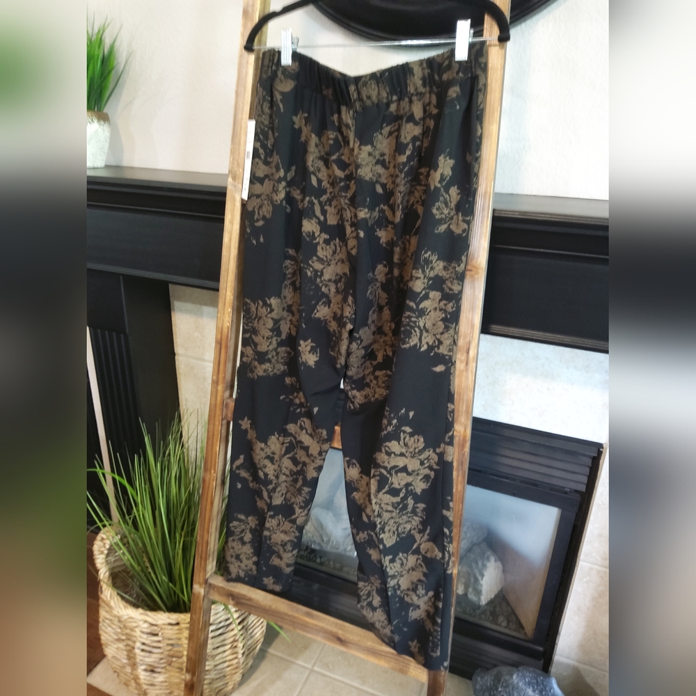 Elegant Black and Brown Floral Trousers - Picture 5 of 9